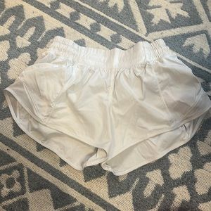 Lululemon white Hotty hot shorts size 2 2.5 inch
